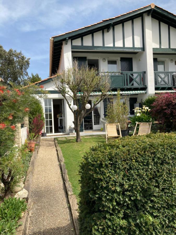 Maison KAPACO à Hendaye plage, 5 pièces, 7 personnes, jardin, piscine, tennis Extérieur photo